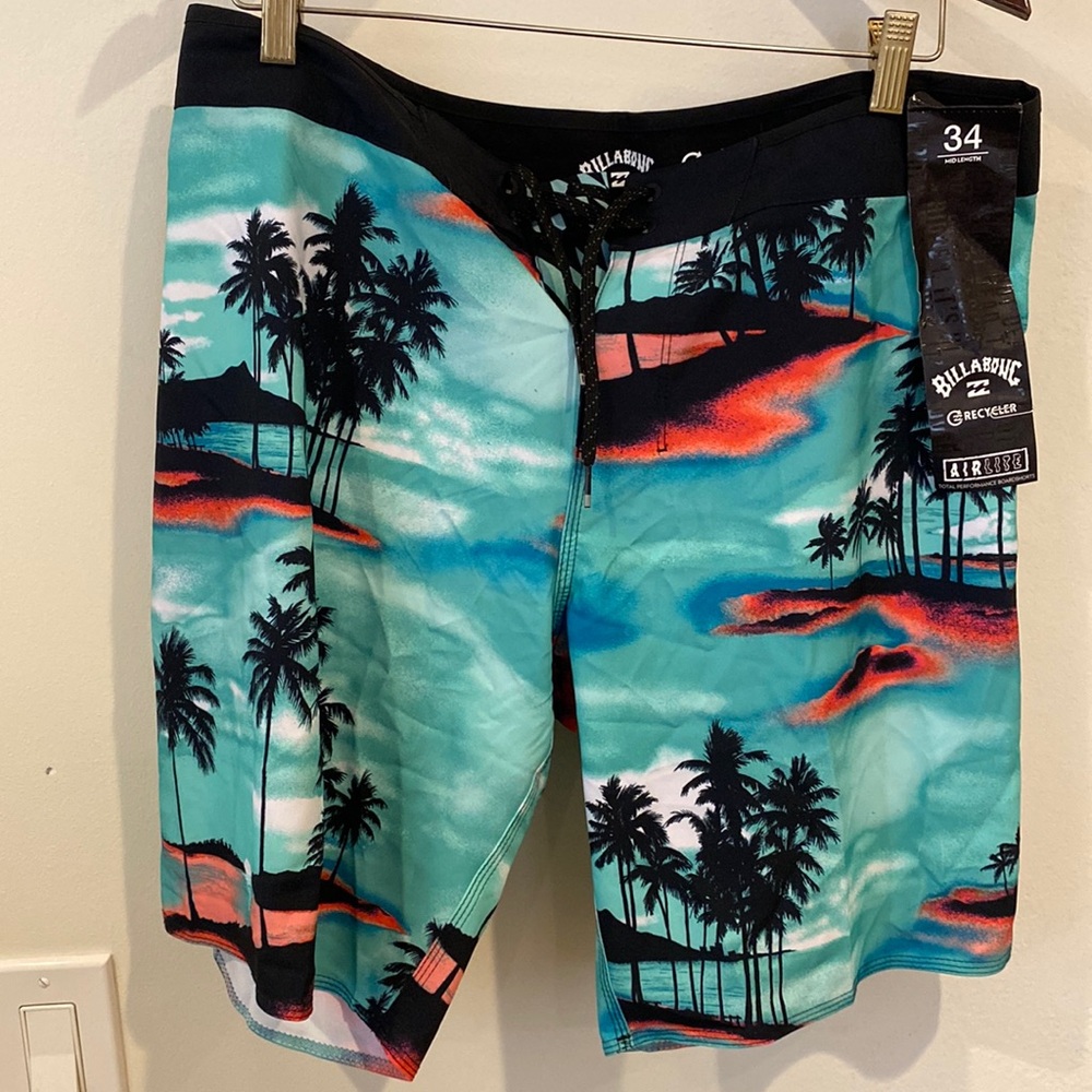 Billabong Airlite mid-length waist size 34 boardshorts